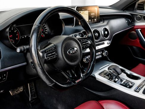 Used 2019 Kia Stinger GT2 image 23