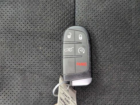Used 2017 Jeep Grand Cherokee Trailhawk AWD/4WD image 38