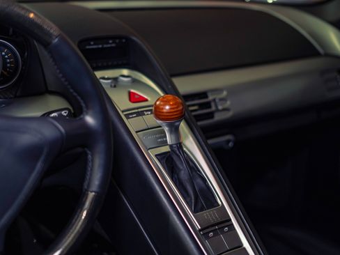 Used 2005 Porsche Carrera GT RWD image 44