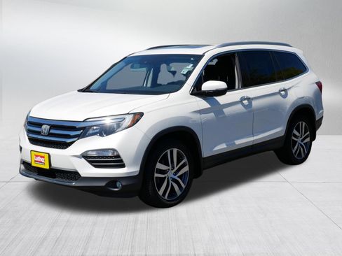 Used 2017 Honda Pilot Touring image 3