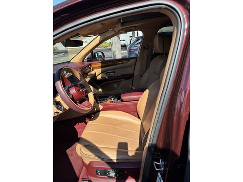 Used 2022 Bentley Bentayga AWD/4WD image 7