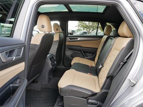 Certified 2024 Volkswagen Atlas Cross Sport SE w/ Panoramic Sunroof Package image 17