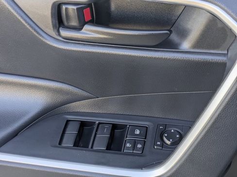 Used 2022 Toyota RAV4 LE image 23