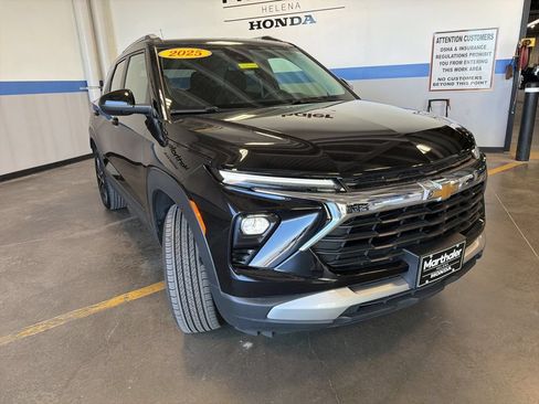 Used 2025 Chevrolet TrailBlazer LT AWD/4WD image 3