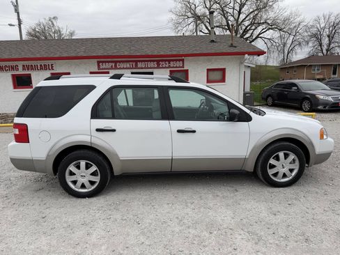 Used 2005 Ford Freestyle SE FWD image 2