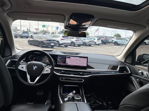 Used 2025 BMW X7 xDrive40i w/ Premium Package AWD/4WD image 19