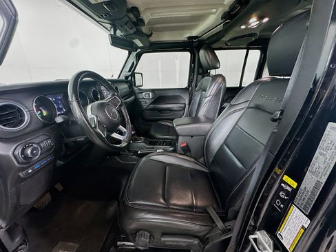 Used 2022 Jeep Wrangler Sahara w/ Cold Weather Group image 13