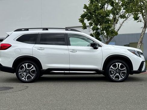 Used 2025 Subaru Ascent Touring AWD/4WD image 3