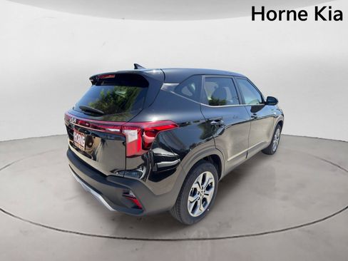 New 2026 Kia Seltos LX FWD image 4