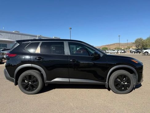 Used 2022 Nissan Rogue SV FWD image 4