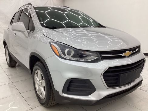 Used 2018 Chevrolet Trax LT w/ LT Convenience Package AWD/4WD image 3