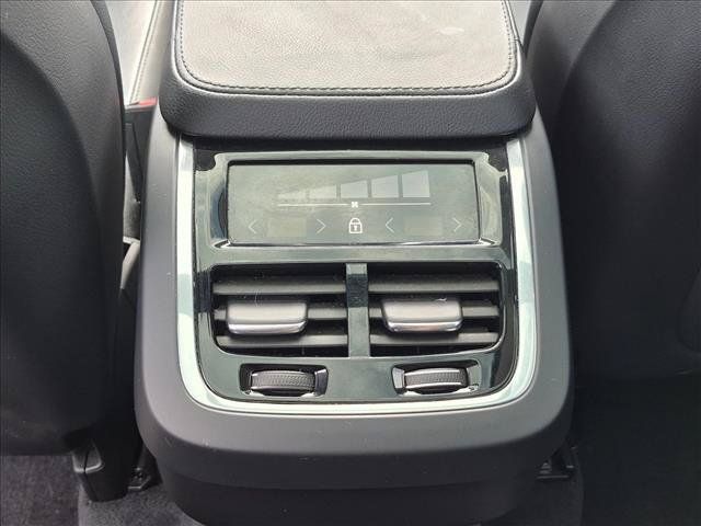 Used 2022 Volvo XC90 T5 Momentum FWD image 17