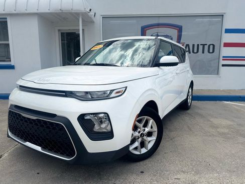 Used 2022 Kia Soul LX w/ Technology Package FWD image 3