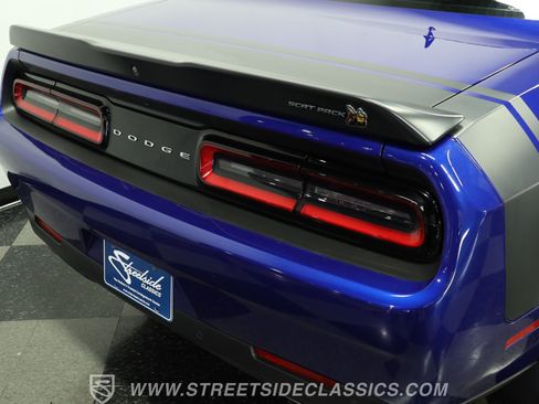 Used 2022 Dodge Challenger R/T Scat Pack w/ Driver Convenience Group RWD image 25