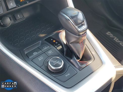 Used 2022 Toyota RAV4 SE image 32