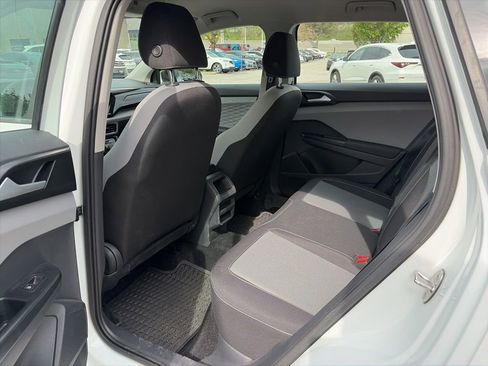 Used 2023 Volkswagen Taos S image 9