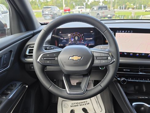 New 2027 Chevrolet Traverse LT w/ Sun and Wheel Package AWD/4WD image 19