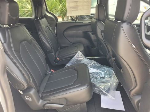 New 2026 Chrysler Voyager LX image 13