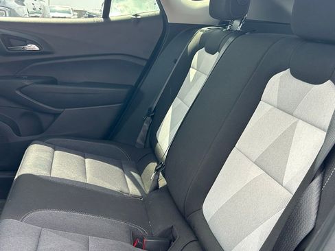 Used 2025 Chevrolet Trax LS w/ LS Convenience Package FWD image 15