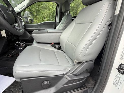 Used 2023 Ford F550 4x4 Regular Cab Super Duty image 41