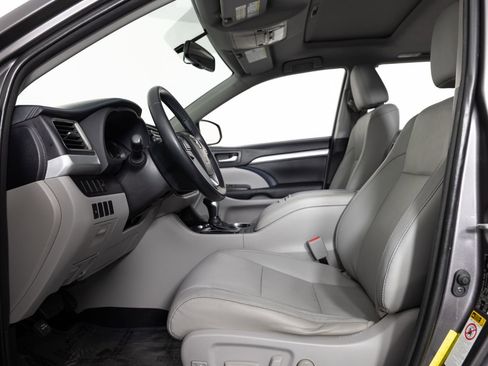 Used 2015 Toyota Highlander XLE image 15