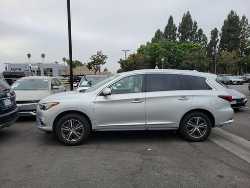 Used 2017 INFINITI QX60 Luxe w/ Premium Package AWD/4WD image 2