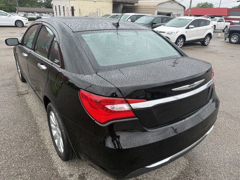 Used 2013 Chrysler 200 Limited FWD image 4