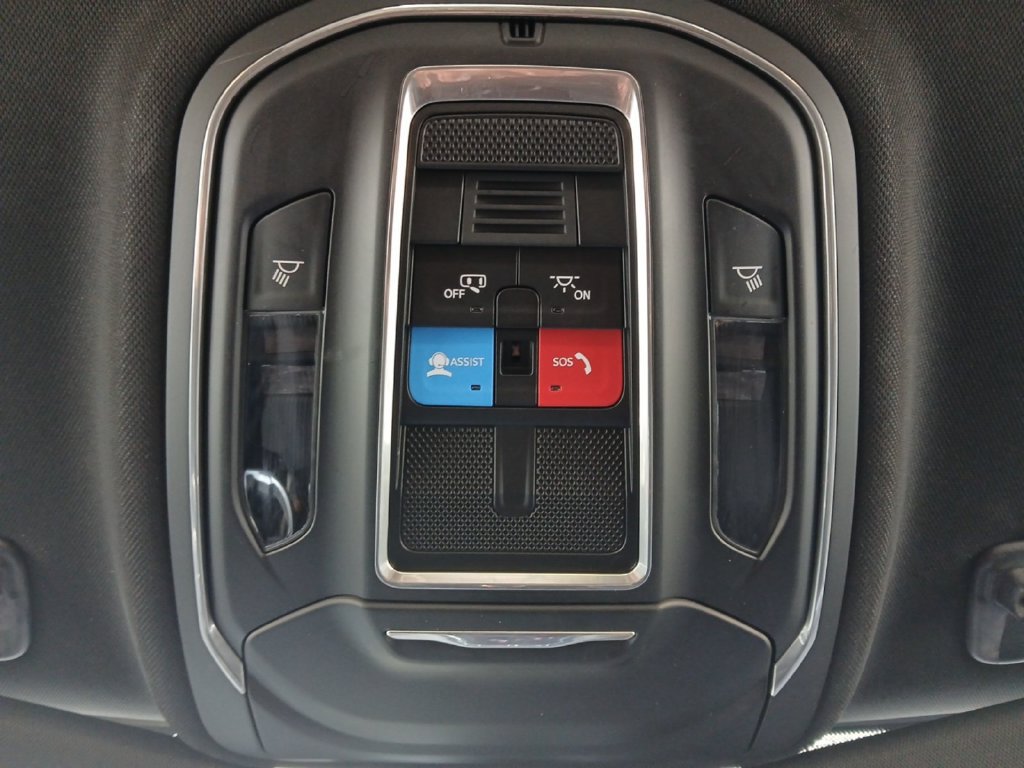Used 2025 Jeep Grand Cherokee Laredo RWD image 7