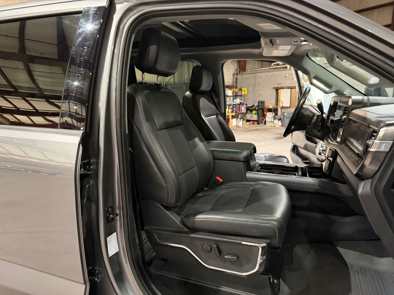 Used 2024 Ford F250 Lariat w/ Sport Appearance Package AWD/4WD image 27