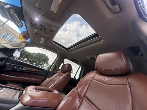 Used 2019 Cadillac Escalade Luxury AWD/4WD image 21