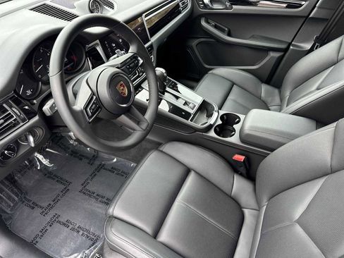 Used 2025 Porsche Macan image 4