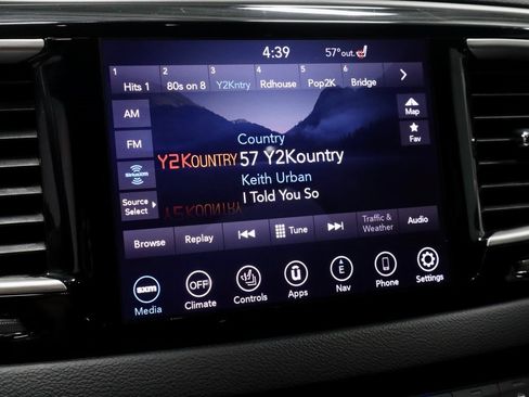 Used 2020 Chrysler Pacifica Touring-L w/ Advanced Safetytec Group image 3