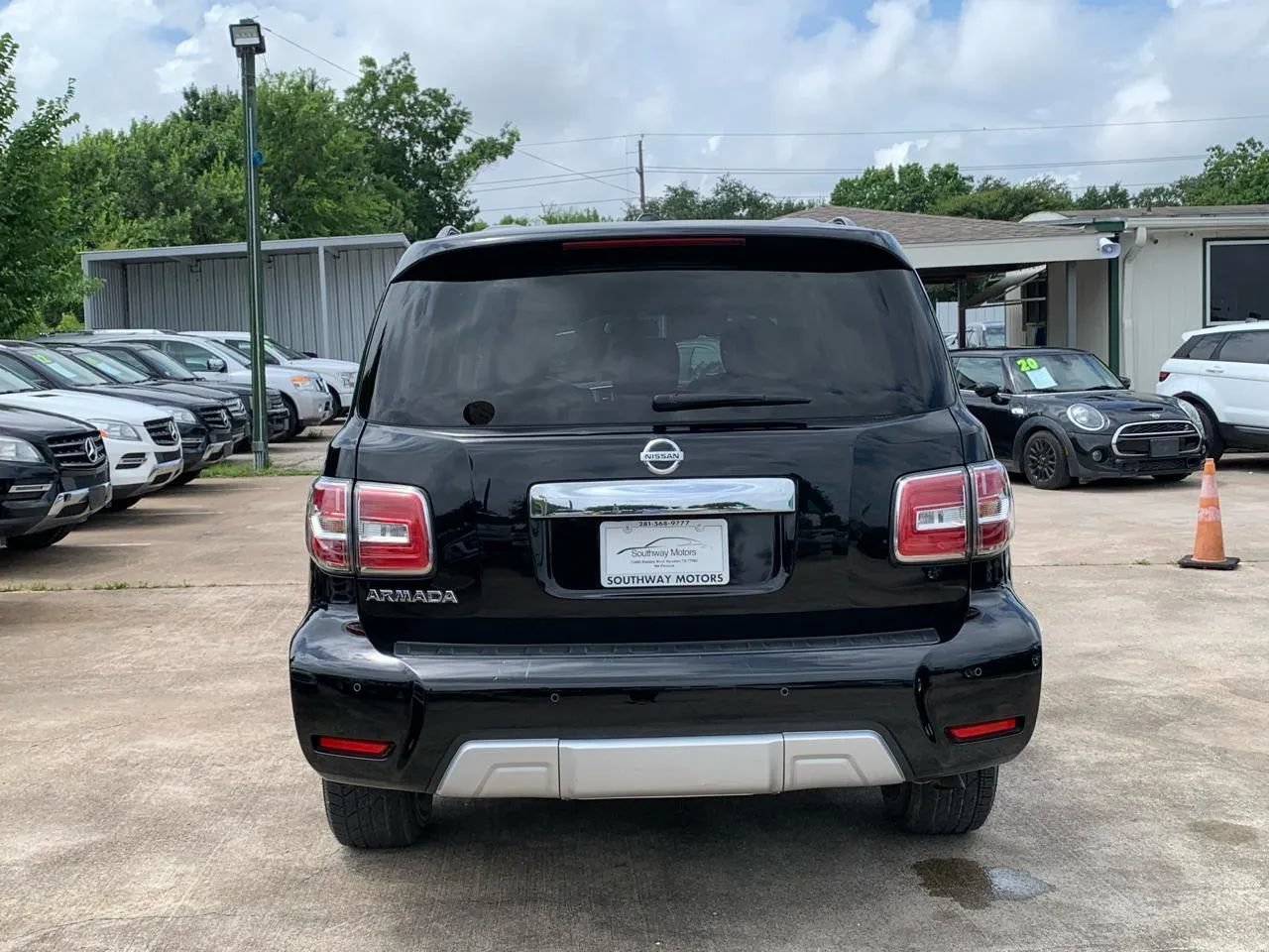 Used 2017 Nissan Armada SV w/ Driver Package RWD image 6