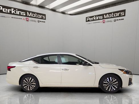 Used 2025 Nissan Altima 2.5 SV FWD image 6