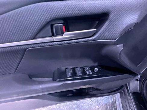 Used 2025 Toyota Camry SE image 12