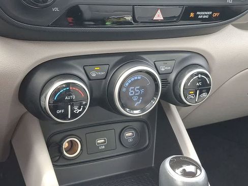 Used 2020 Hyundai Venue SEL w/ Convenience Package FWD image 19