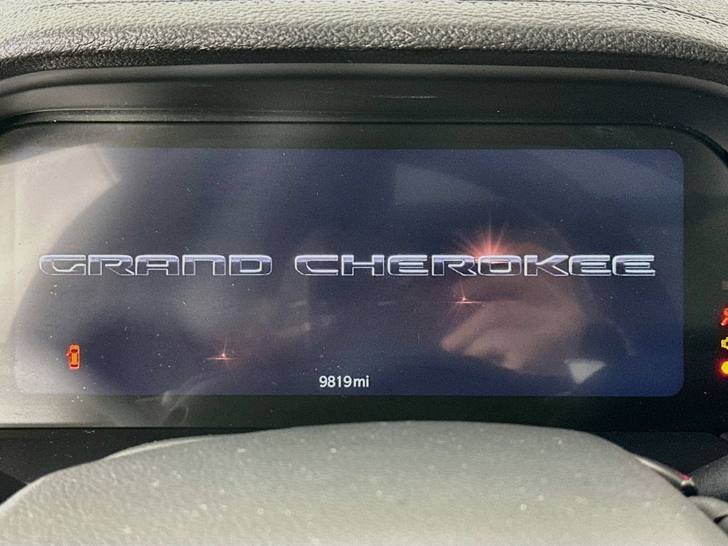 Used 2026 Jeep Grand Cherokee Limited AWD/4WD image 15