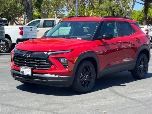 New 2026 Chevrolet TrailBlazer LT w/ Midnight Edition FWD image 3