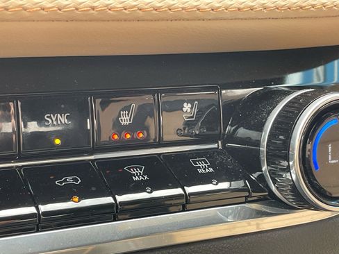 Used 2025 Chevrolet Equinox ACTIV w/ Safety and Technology Package image 7