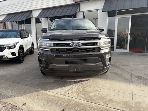 Used 2024 Ford Expedition Max XLT image 3