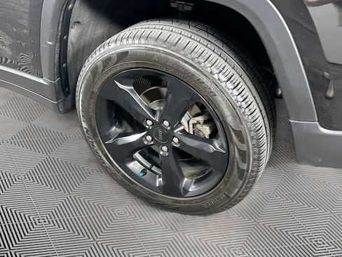 Certified 2025 Jeep Grand Cherokee Limited w/ Luxury Tech Group II AWD/4WD image 44