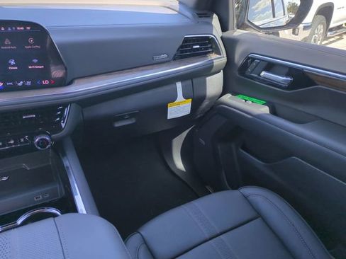 New 2026 Chevrolet Suburban High Country AWD/4WD image 17
