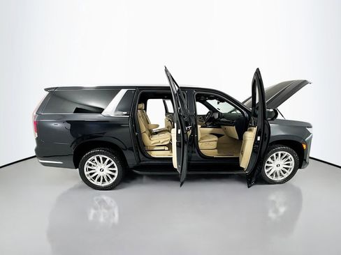 Used 2023 Cadillac Escalade ESV Premium Luxury image 32