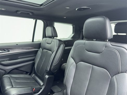 Used 2024 Jeep Grand Cherokee L Limited w/ Luxury Tech Group II image 47