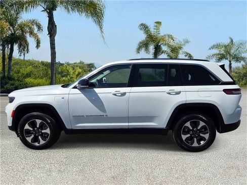 Certified 2023 Jeep Grand Cherokee 4WD 4xe w/ Luxury Tech Group II image 2