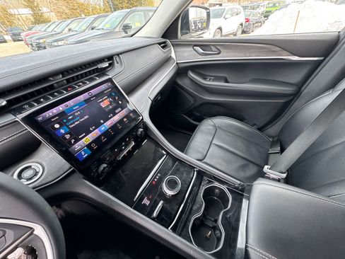 Used 2023 Jeep Grand Cherokee Limited w/ Luxury Tech Group II image 25