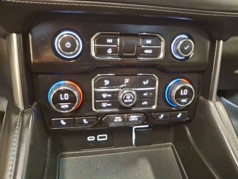 Used 2022 Chevrolet Tahoe Z71 w/ Luxury Package AWD/4WD image 26
