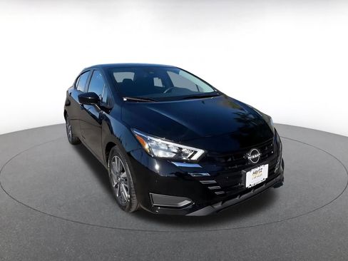 Used 2025 Nissan Versa SV FWD image 3