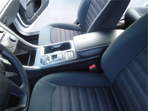 Used 2018 Ford Fusion SE FWD image 20