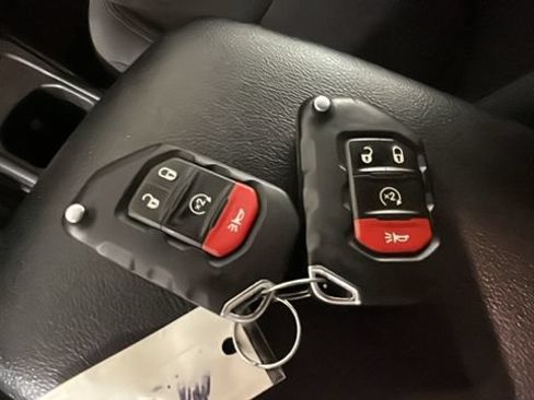 Used 2023 Jeep Wrangler Unlimited w/ Sun & Screen Package AWD/4WD image 19